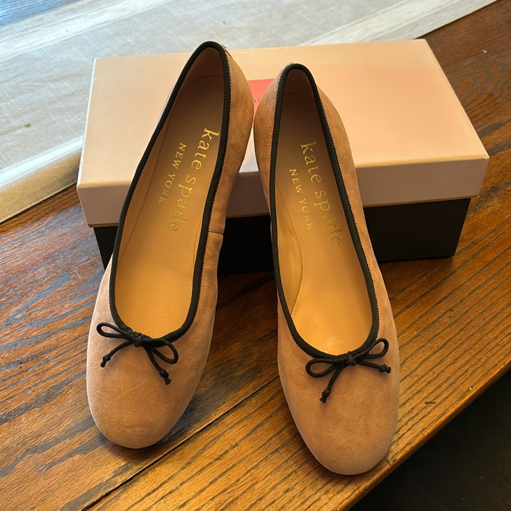 Kate Spade blush sueded ballet flats with black trim